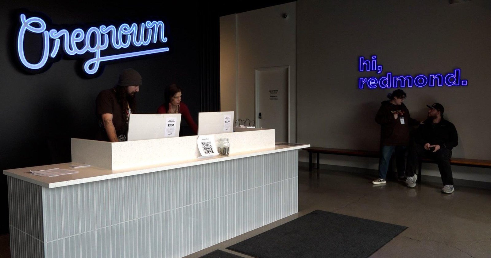 Redmond residents celebrate first-ever marijuana dispensary opening – Central Oregon Daily