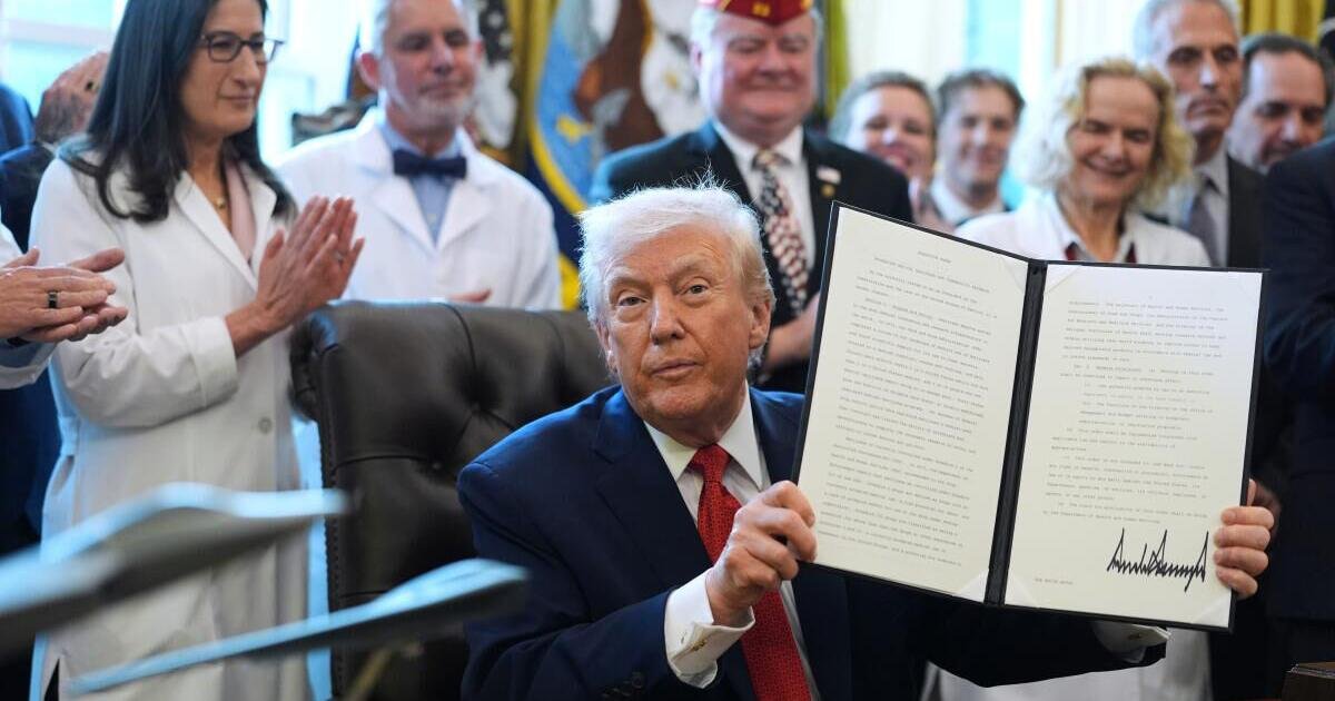 Trump signs executive order that could reclassify marijuana as a less dangerous drug – cherokeephoenix.org