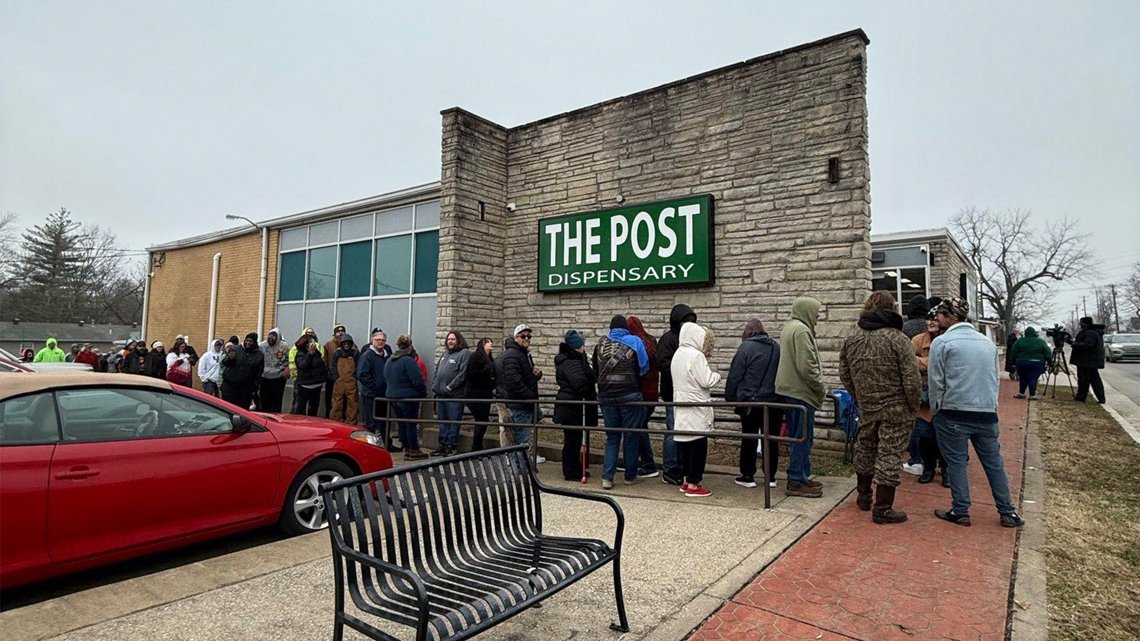 Sold out! | Kentucky’s first medical marijuana dispensary temporarily closed – whas11.com