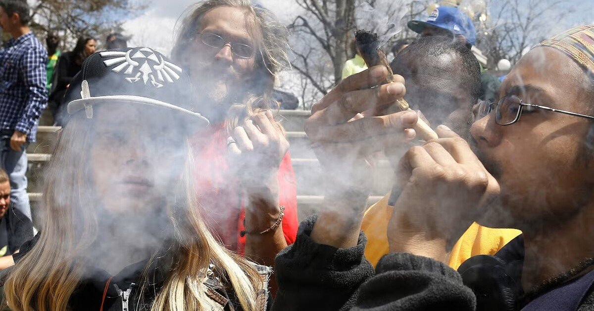 Senate committee advances bill to ban smoking and vaping pot in public – wusf.org