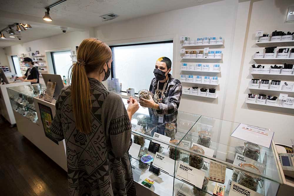 Redmond’s first marijuana dispensary opens – bendbulletin.com