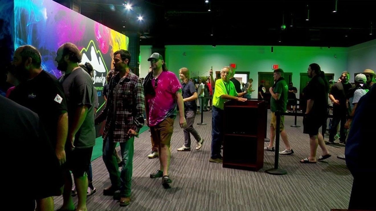 Thousands lined up for adult recreational marijuana sales in Cherokee – wlos.com